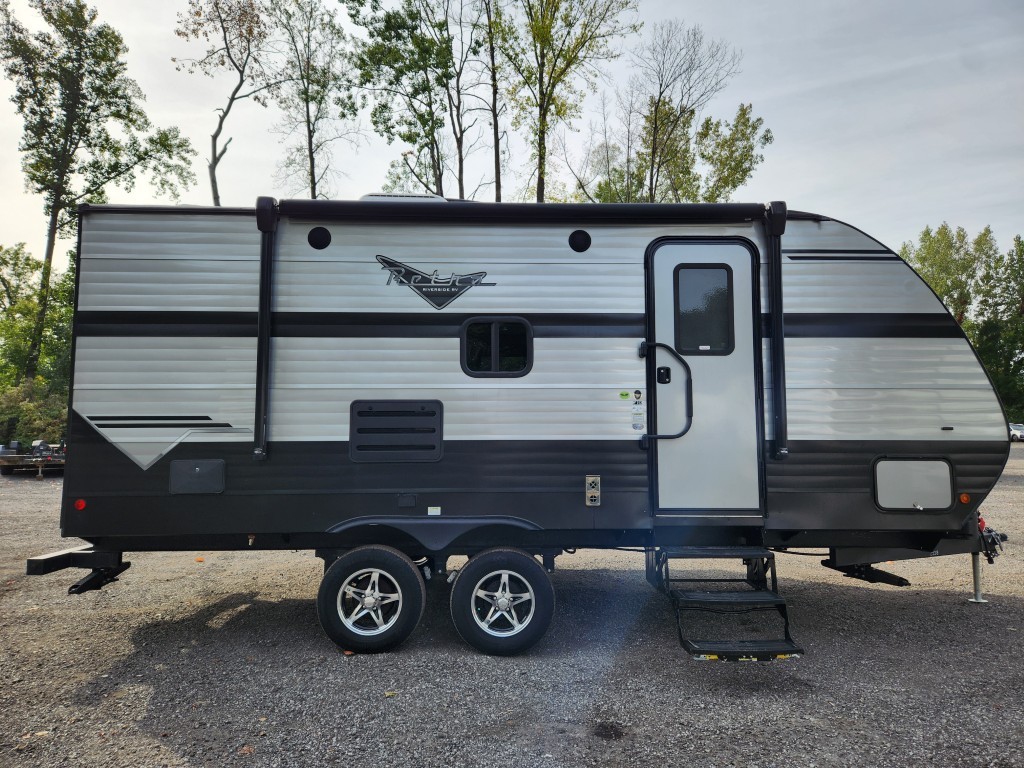 151675 2023 Riverside Retro 210