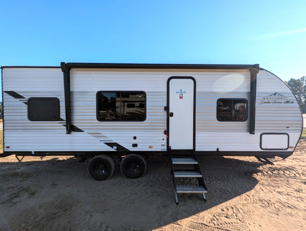 151720&nbsp;2023&nbsp;East To West Della Terra LE 260BHLE