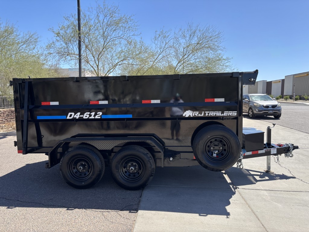156882